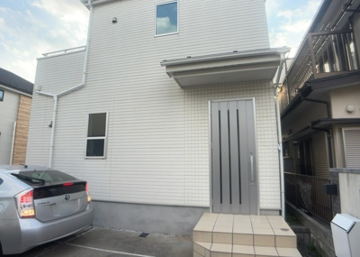 【前面道路含む現地写真】 | ひばりが丘中古戸建 | お持ちの車種によっては前面道路が広い方が便利でしょう。しかし、前面道路が広ければその分交通量が多くなるため、騒音などが気になる場合があります。実際に現地を見学し、周辺交通量や騒音などを確認しましょう！