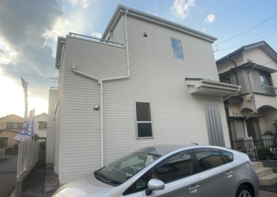 【構造・工法・仕様】 | ひばりが丘中古戸建 | 木造住宅とは土台、壁、柱など建築物の強度を支える構造体の材に木が使用されている構造を指します。構造体は建物の自重を支えるだけではなく風圧や水圧、積裁荷重などあらゆる衝撃に耐えるための基礎です。