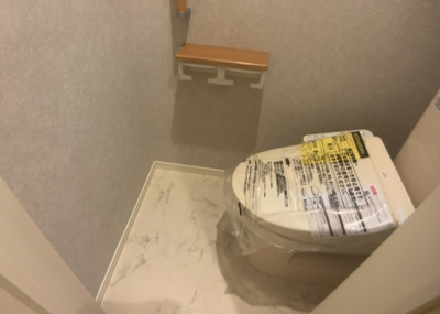 【トイレ】 | ひばりが丘中古戸建 | トイレは大きさや形、機能、抗菌性などが異なる多種多彩なタイプが各メーカーから出ています。それぞれに良さがあるため、事前にどういったタイプのトイレがいいのかをご家庭内で決めて、内見に行くといいでしょう。