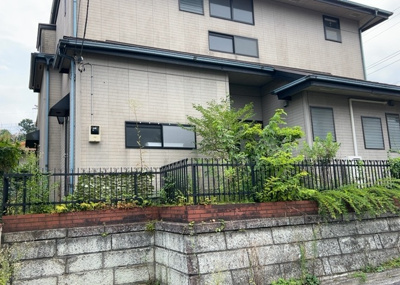 【外観】 | 北野台売地 | 家を建てる場合、方位は要チェックです。現実的に日当たりのよい家ならばリビングは南側、建築基準法でも北側に当たる家への配慮は求められています。土地を見学に行く際は、方位磁針を持って行くようにしましょう。