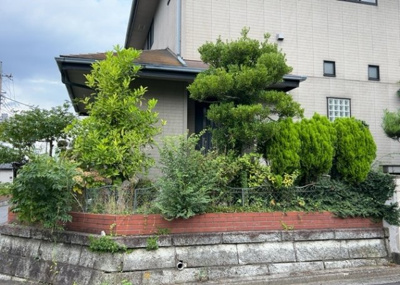 【外観】 | 北野台売地 | 隣家の土地はどうなっているのか、生活利便施設が近くにあるのか、学校まで近いかなど、お客様のライフスタイルにあわせたイメージが重要です。また、近くにあると困る施設が近くにないかも確認するといいでしょう。