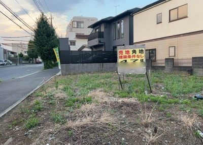 【外観】 | 清新売地 | 家を建てる場合、方位は要チェックです。現実的に日当たりのよい家ならばリビングは南側、建築基準法でも北側に当たる家への配慮は求められています。土地を見学に行く際は、方位磁針を持って行くようにしましょう。