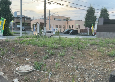 【外観】 | 清新売地 | 土地購入を検討されている場合、境界杭がない状態で購入してしまうと境界確定測量をする必要があり、費用がかかります。購入の前に、売主、隣土地所有者立ち合いのもと境界を確定し境界杭を設置するのがベストです。