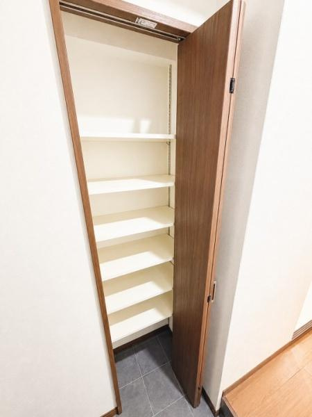 エルベロワイヤル16　中古 マンションの玄関