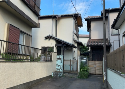 【外観】 | 上溝売地 | 家を建てる場合、方位は要チェックです。現実的に日当たりのよい家ならばリビングは南側、建築基準法でも北側に当たる家への配慮は求められています。土地を見学に行く際は、方位磁針を持って行くようにしましょう。