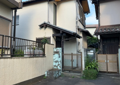 【外観】 | 上溝売地 | 現地に行くなら、物件の周囲の地形がどうなっているかを見ることも大切です。周辺より低くなっている土地では、大雨などで水が集まりやすいため、地盤が弱くなっているということも考えられるため、注意が必要です。
