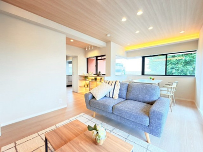 【居間・リビング】 | ワールドパtレス不動前 | こちらの居間で趣味の時間をお楽しみください
