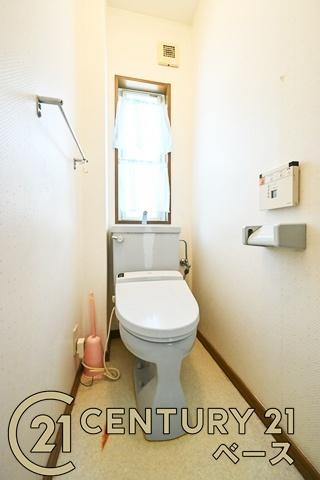 北葛城郡上牧町葛城台５丁目の中古一戸建のトイレ|■現地撮影写真■１・２階ともに清潔感のある綺麗なお手洗を完備！