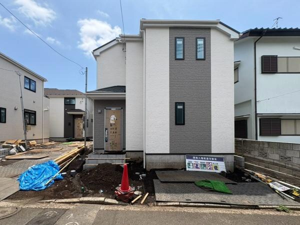 横浜市泉区中田東２丁目の新築一戸建の外観|A号棟外観。施工中。