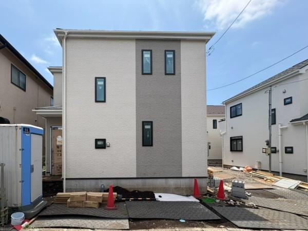 横浜市泉区中田東２丁目の新築一戸建の外観|B号棟外観。施工中。