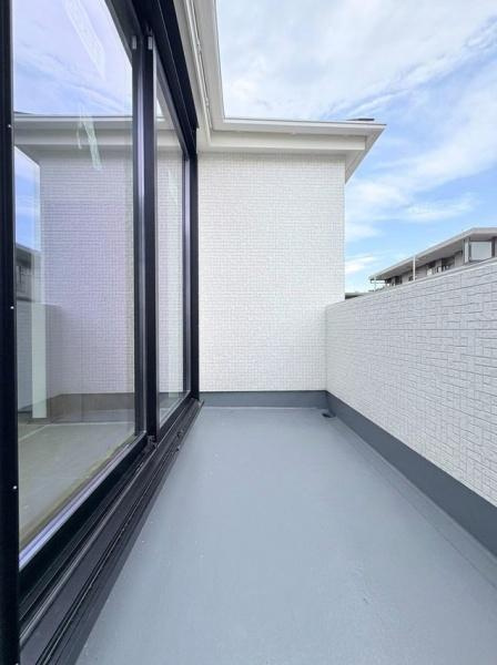 横浜市泉区中田東２丁目の新築一戸建のバルコニー|２階バルコニー。