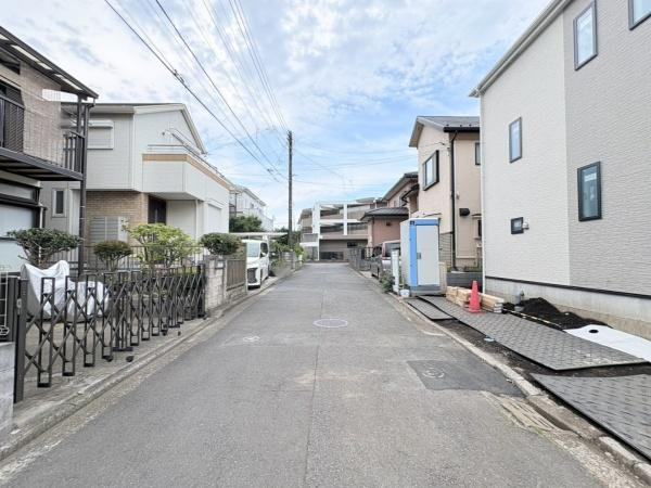 横浜市泉区中田東２丁目の新築一戸建の前面道路含む現地写真|車の通りが少ない前面道路です。