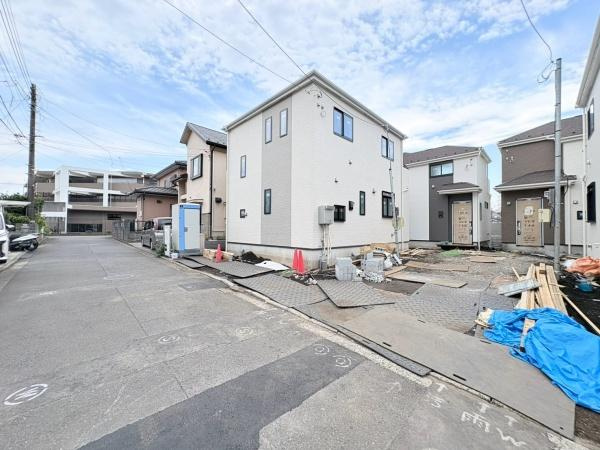 横浜市泉区中田東２丁目の新築一戸建の前面道路含む現地写真|閑静な住宅地の落ち着いた住環境です。