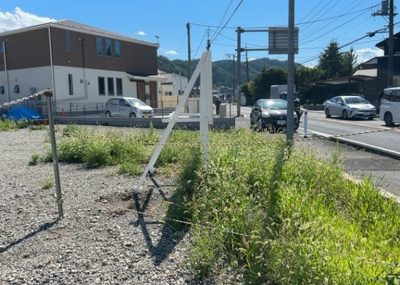 【外観】 | 太井売地 | 土地を買う際、住む地域の自治体や福祉の補助制度にも注目してみましょう。子供や老人の医療補助やゴミ出しのルールなど、自治体によってルールに大きな違いがあるため、暮らしやすい土地で判断するとよいでしょう。