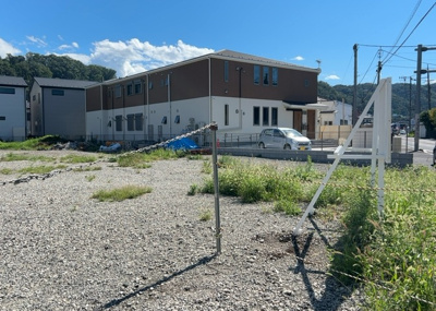 【外観】 | 太井売地 | 土地の前の道路に消火栓が設置されていることがあります。この場合、道路交通法第45条第1項により、駐車禁止の場所が指定されています。そのため、車庫などの駐車スペースをつくることができない場合があります。