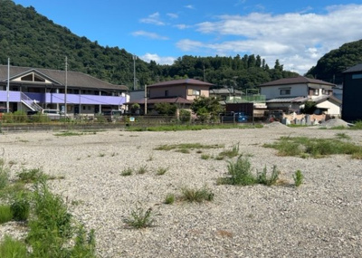 【外観】 | 太井売地 | 物件の詳細については、現地を見てわかること以外に、役所や法務局などで調べないとわからないことがあります。そのため、現地に行く場合は、もしこの物件を買ったらどのような生活ができるかをイメージしましょう。