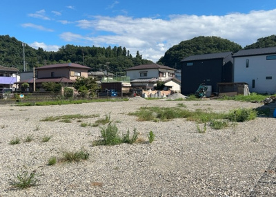 【外観】 | 太井売地 | 隣家の土地はどうなっているのか、生活利便施設が近くにあるのか、学校まで近いかなど、お客様のライフスタイルにあわせたイメージが重要です。また、近くにあると困る施設が近くにないかも確認するといいでしょう。