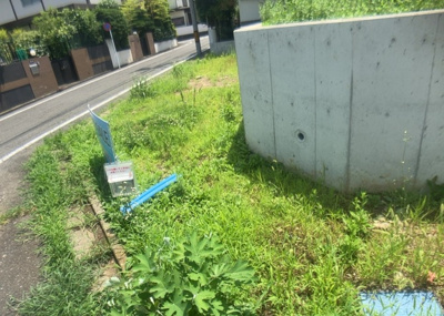 【外観】 | めじろ台売地 | 土地購入を検討されている場合、境界杭がない状態で購入してしまうと境界確定測量をする必要があり、費用がかかります。購入の前に、売主、隣土地所有者立ち合いのもと境界を確定し境界杭を設置するのがベストです。