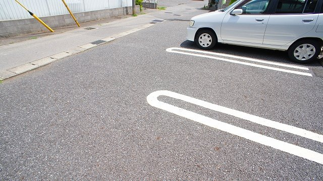 サンモールハイツＡの駐車場