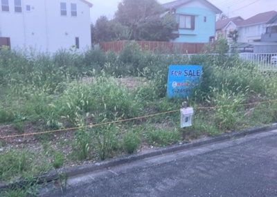 【外観】 | 上壱分方町売地 | 土地を買う際、住む地域の自治体や福祉の補助制度にも注目してみましょう。子供や老人の医療補助やゴミ出しのルールなど、自治体によってルールに大きな違いがあるため、暮らしやすい土地で判断するとよいでしょう。
