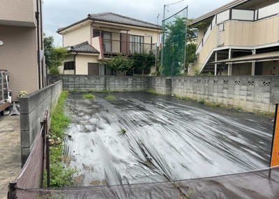 【外観】 | 元横山町売地 | 家を建てる場合、方位は要チェックです。現実的に日当たりのよい家ならばリビングは南側、建築基準法でも北側に当たる家への配慮は求められています。土地を見学に行く際は、方位磁針を持って行くようにしましょう。