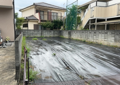 【外観】 | 元横山町売地 | 現地に行くなら、物件の周囲の地形がどうなっているかを見ることも大切です。周辺より低くなっている土地では、大雨などで水が集まりやすいため、地盤が弱くなっているということも考えられるため、注意が必要です。