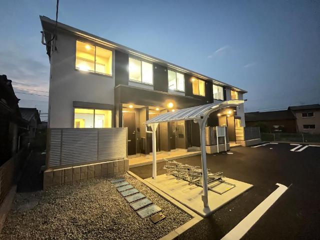 プリート江南の駐車場|外観写真（夜）