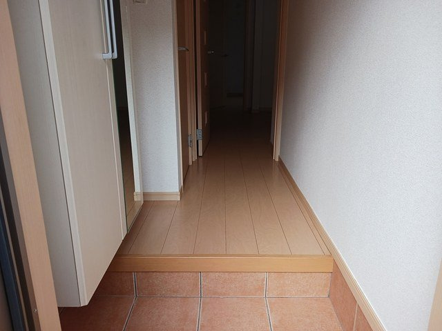 クレディ　フル－ル　Ａの玄関