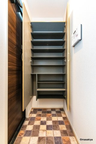 ルーモスの玄関|室内写真は101号室のものです。