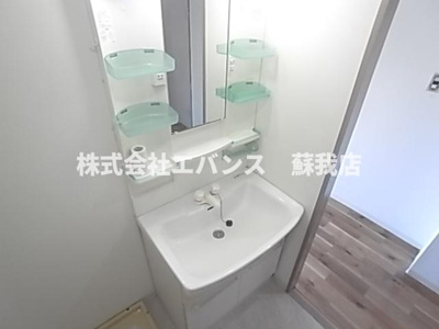 【独立洗面台】 | サンハイツ千葉 | 朝の支度にも助かる、独立の洗髪洗面化粧台