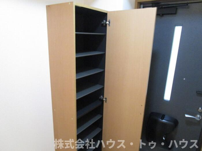 ヒルサイドテラスの玄関