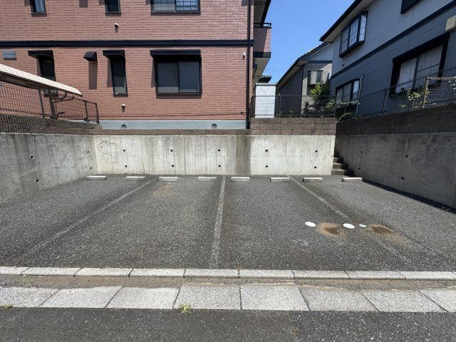 リヴィエールⅡの駐車場