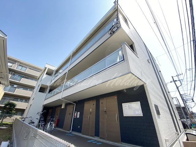 藤沢市円行１丁目の賃貸マンションの外観