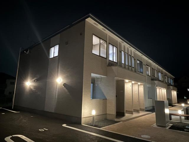 【エントランス】 | サンローズガーデン | 外観写真（夜）