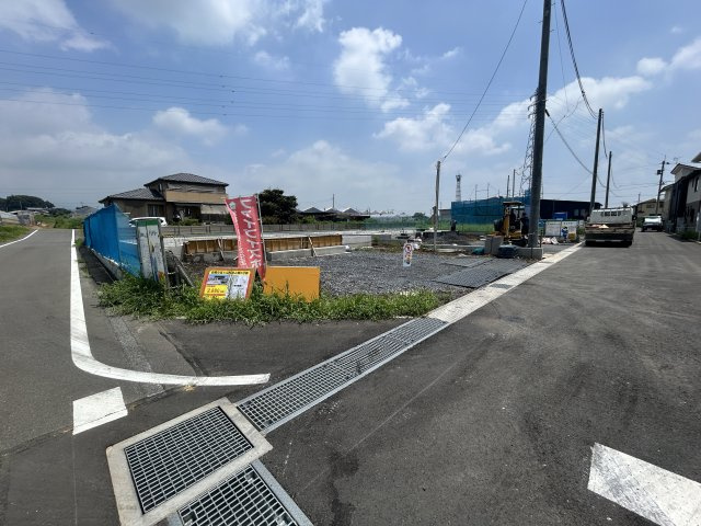 新築　前橋市富士見町原之郷　1号棟の前面道路含む現地写真|南側接道幅員約5.0ｍ　西側接道幅員約4.0ｍ
