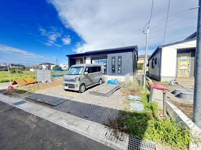 新築　前橋市富士見町原之郷　1号棟の駐車場|現地写真　駐車スペースは建物南側に並列2台分可能です！
