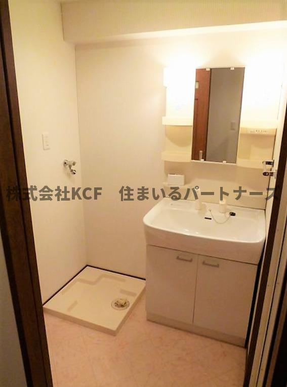 ブランドルフの独立洗面台|朝の身支度には欠かせない独立洗面化粧台