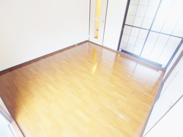 フレグランス三戸　D棟の洋室