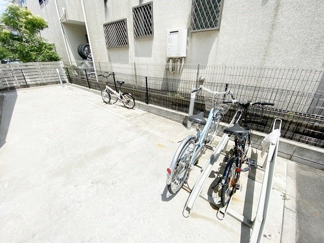 茅ヶ崎市中海岸４丁目のアパートのその他共用部分|共有部分に駐輪場あり♪