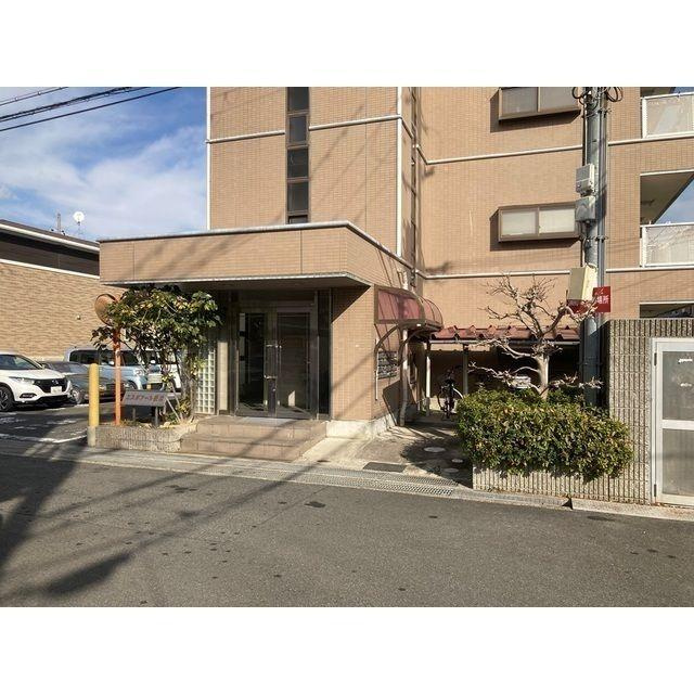 エスポアール摂津のエントランス|毎日通るエントランスはこのようになっています