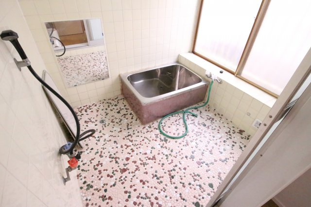 塩屋町字南谷戸建ての浴室