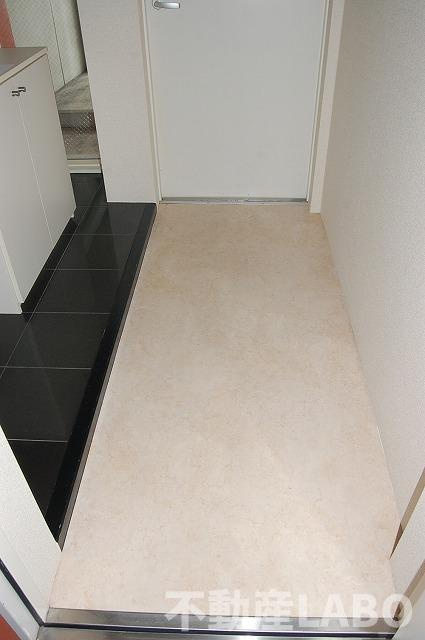 U residence 弁天町の玄関