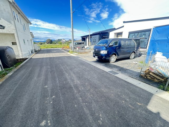 新築　前橋市富士見町原之郷　2号棟の前面道路含む現地写真|現地写真　南側接道幅員約5.0ｍ