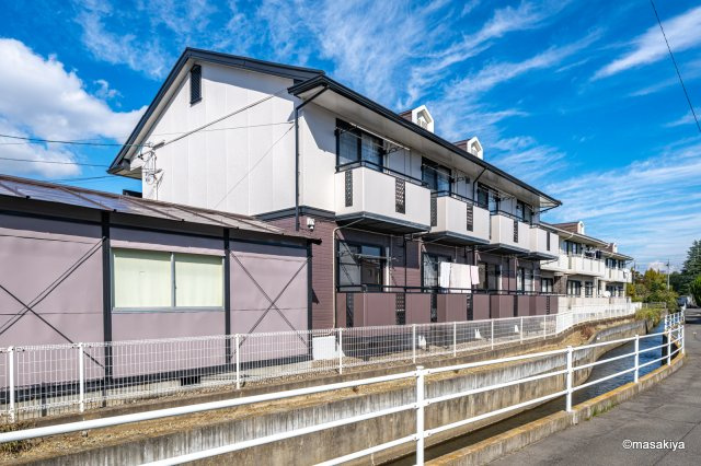 ラ・ステレーヌの外観|室内写真は別のお部屋のものです。色、仕様は若干異なります。