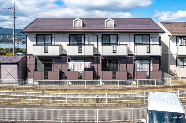 ラ・ステレーヌの外観|室内写真は別のお部屋のものです。色、仕様は若干異なります。