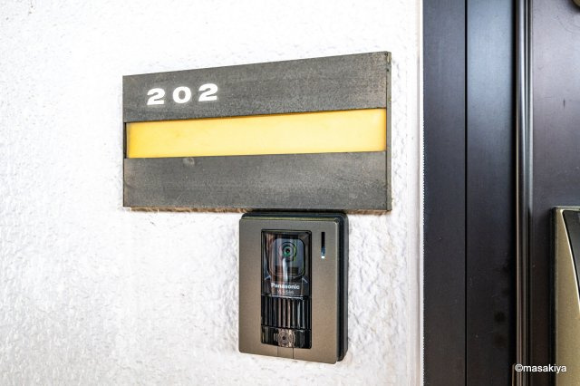 ラ・ステレーヌのエントランス|室内写真は別のお部屋のものです。色、仕様は若干異なります。