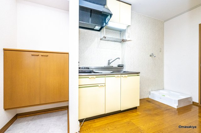 ラ・ステレーヌのキッチン|室内写真は別のお部屋のものです。色、仕様は若干異なります。