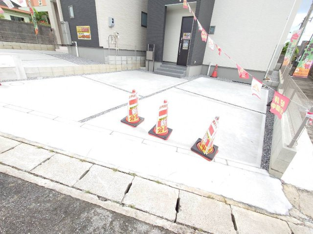 ■■南城市玉城前川-②号棟（全2棟）の駐車場|駐車場があるので、車を買う予定の方も安心です