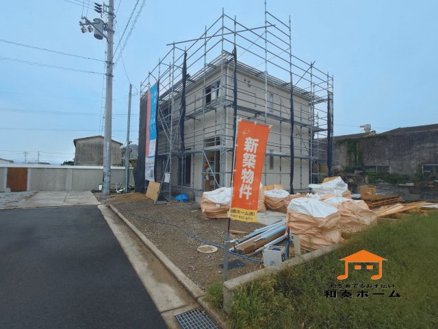 クレイドルガーデン高松市三谷町第１◇みらいエコ住宅補助金対象のオール電化住宅です！の外観|車中心生活を支える駐車場スペースは３台以上で、家族それぞれの行動範囲がグッと広がります。