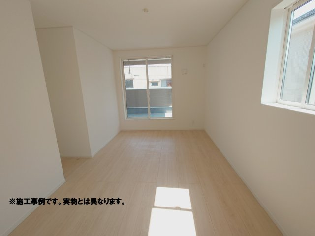 クレイドルガーデン高松市三谷町第１　１号棟の寝室|２階主寝室完成予想図
年齢とともに「寝室の過ごし方」は変わっていきますが、広さに余裕があるほどレイアウト変更や家具の入れ替えがしやすく、夫婦だけの暮らしになっても柔軟に対応できます。